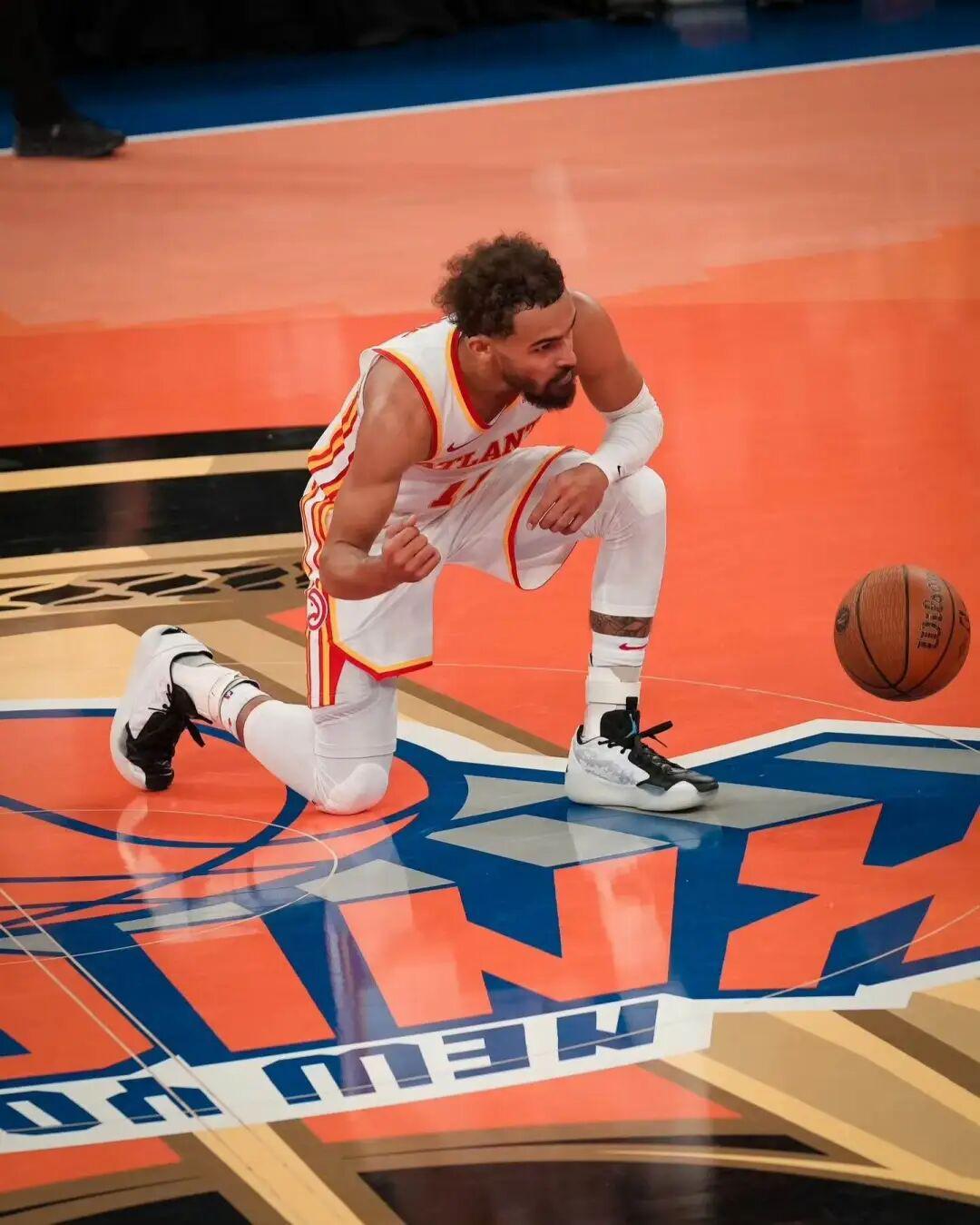 开云体育官网-新生代签名鞋！讨论度极高！已无下文...