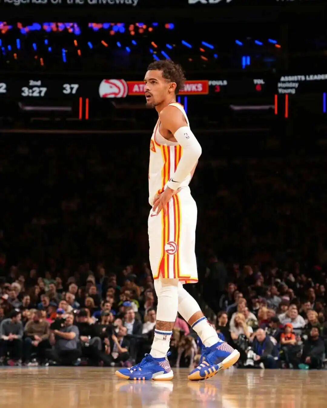 开云体育官网-新生代签名鞋！讨论度极高！已无下文...