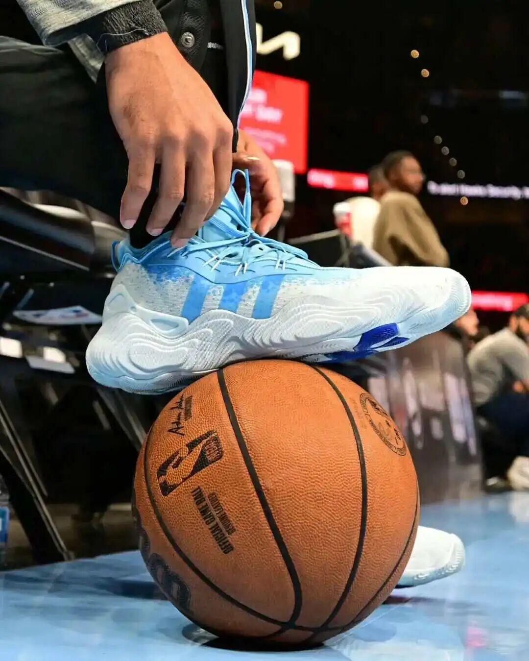 开云体育官网-新生代签名鞋！讨论度极高！已无下文...