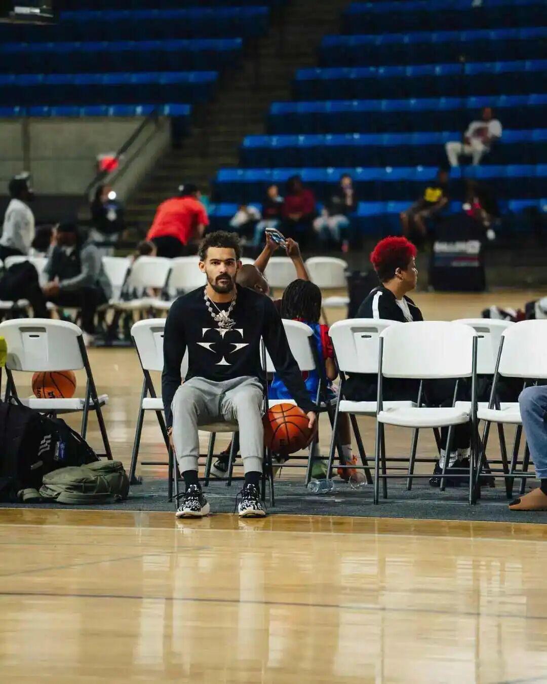 开云体育官网-新生代签名鞋！讨论度极高！已无下文...