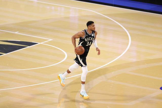 开云体育-【现场】扬尼斯统治全场 雄鹿力克雷霆问鼎NBA杯