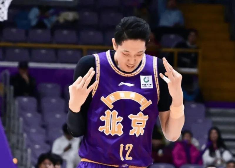 胜福建发布会！张庆鹏不满下半场防守，亲承朱松玮带伤！